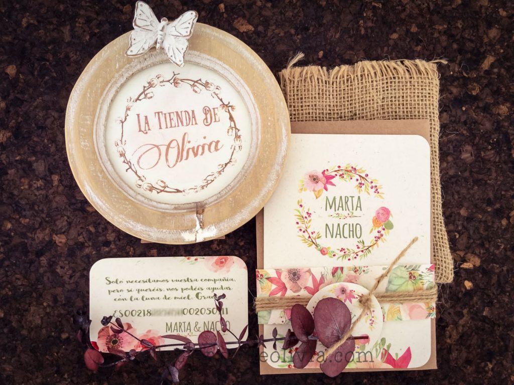 Invitaciones de boda floral con corona de flores, tarjeta bancaria, etiqueta y vitolas de papel a juego